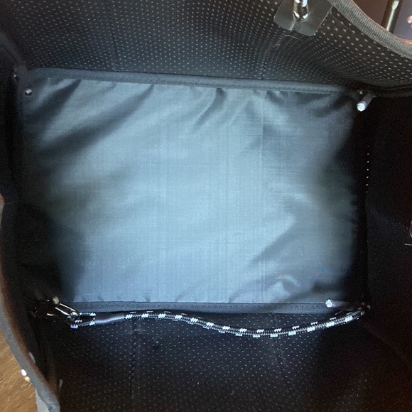 Extra large Stripe Neoprene tote bag with pouch - Picture 4 of 5